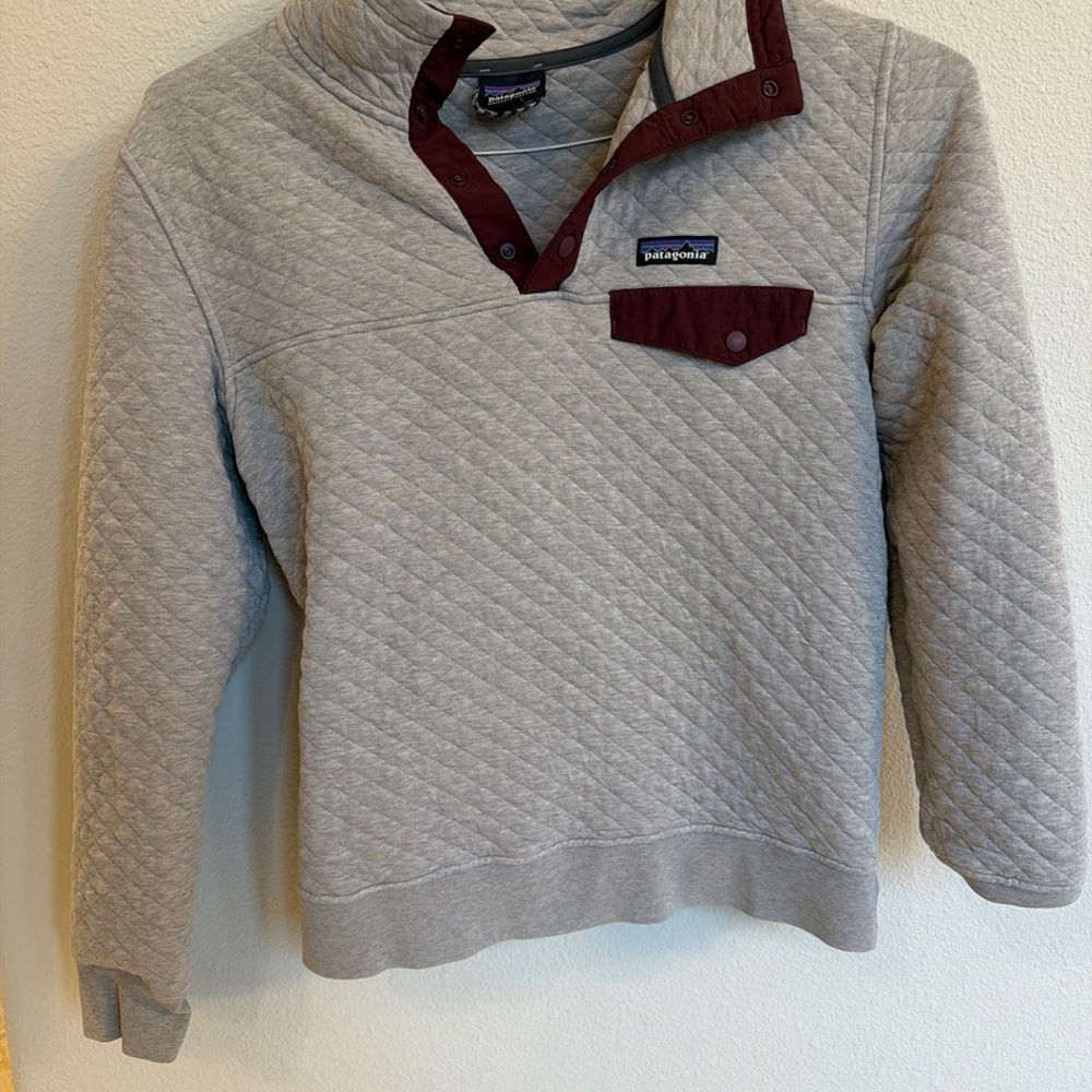 Patagonia Quilted Gray and Burgundy Pullover